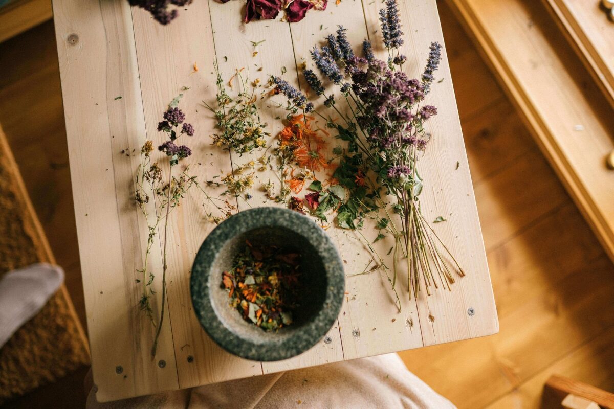 عرقیات گیاهی