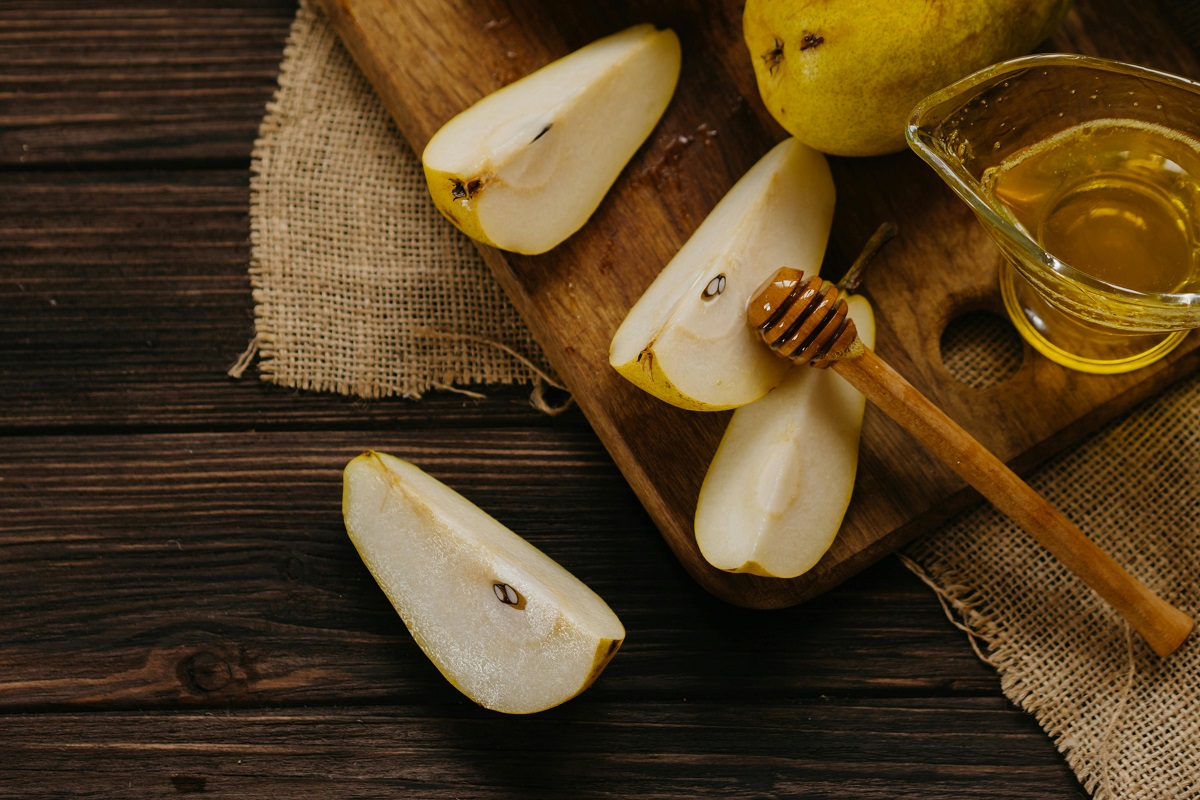 عسل طبیعی و گلابی