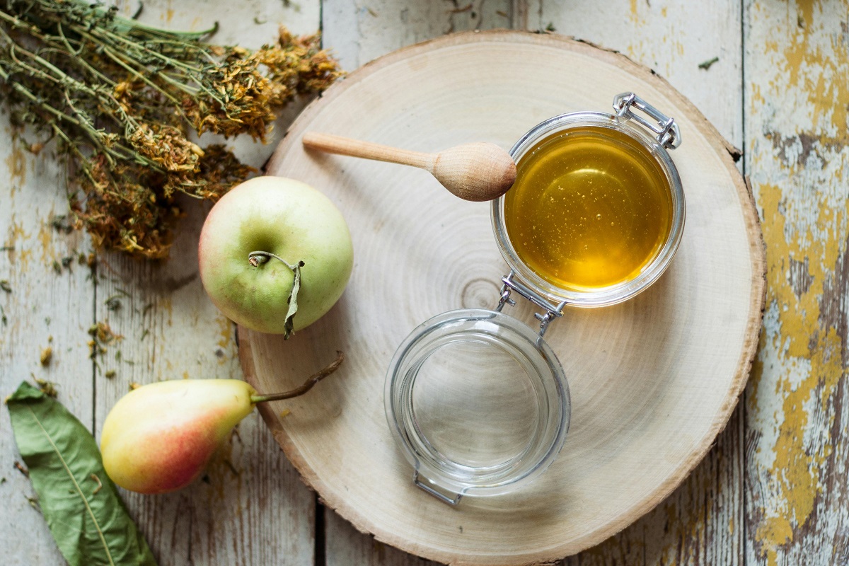 عسل طبیعی و میوه خشک