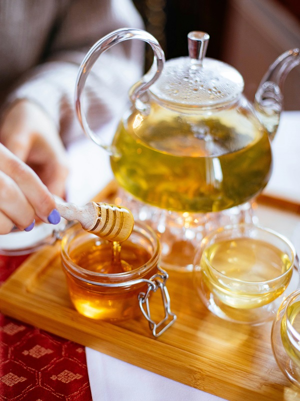 دمنوش و عسل طبیعی